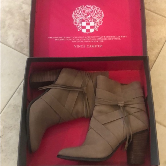 Vince Camuto Shoes - Vince Camuto ankle/ booties zip-up inner ankle